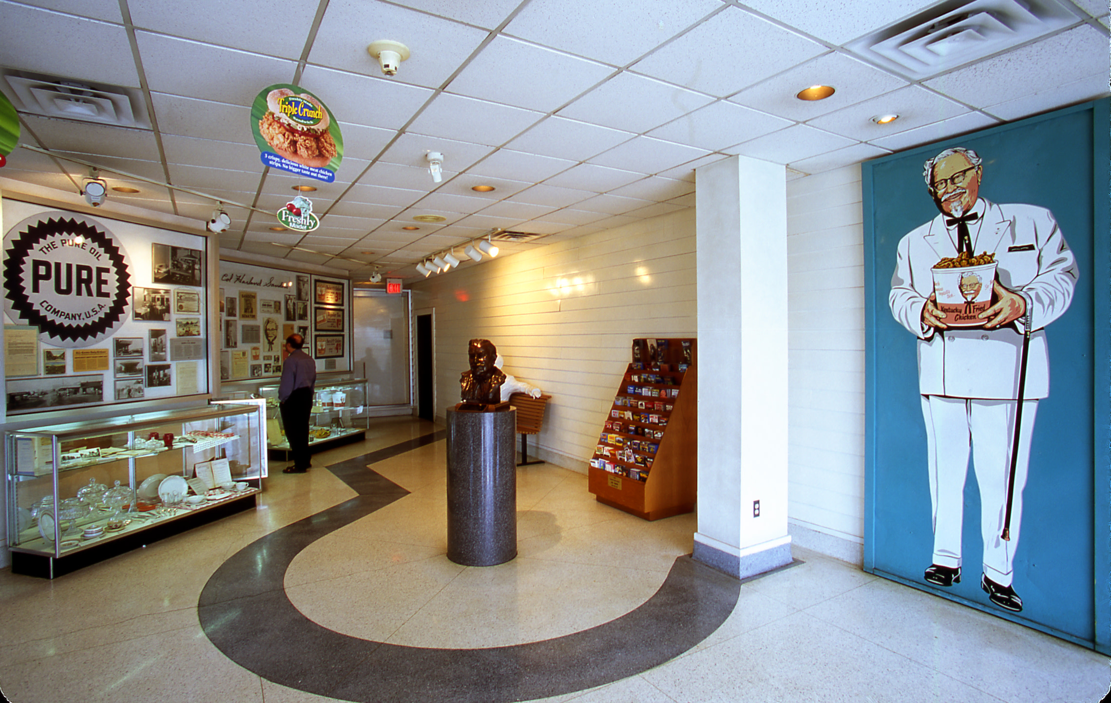 colonel-sanders-museum-int-03.jpg