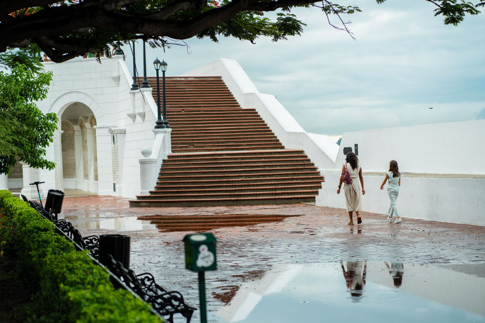 The steps at Plaza de Francia.