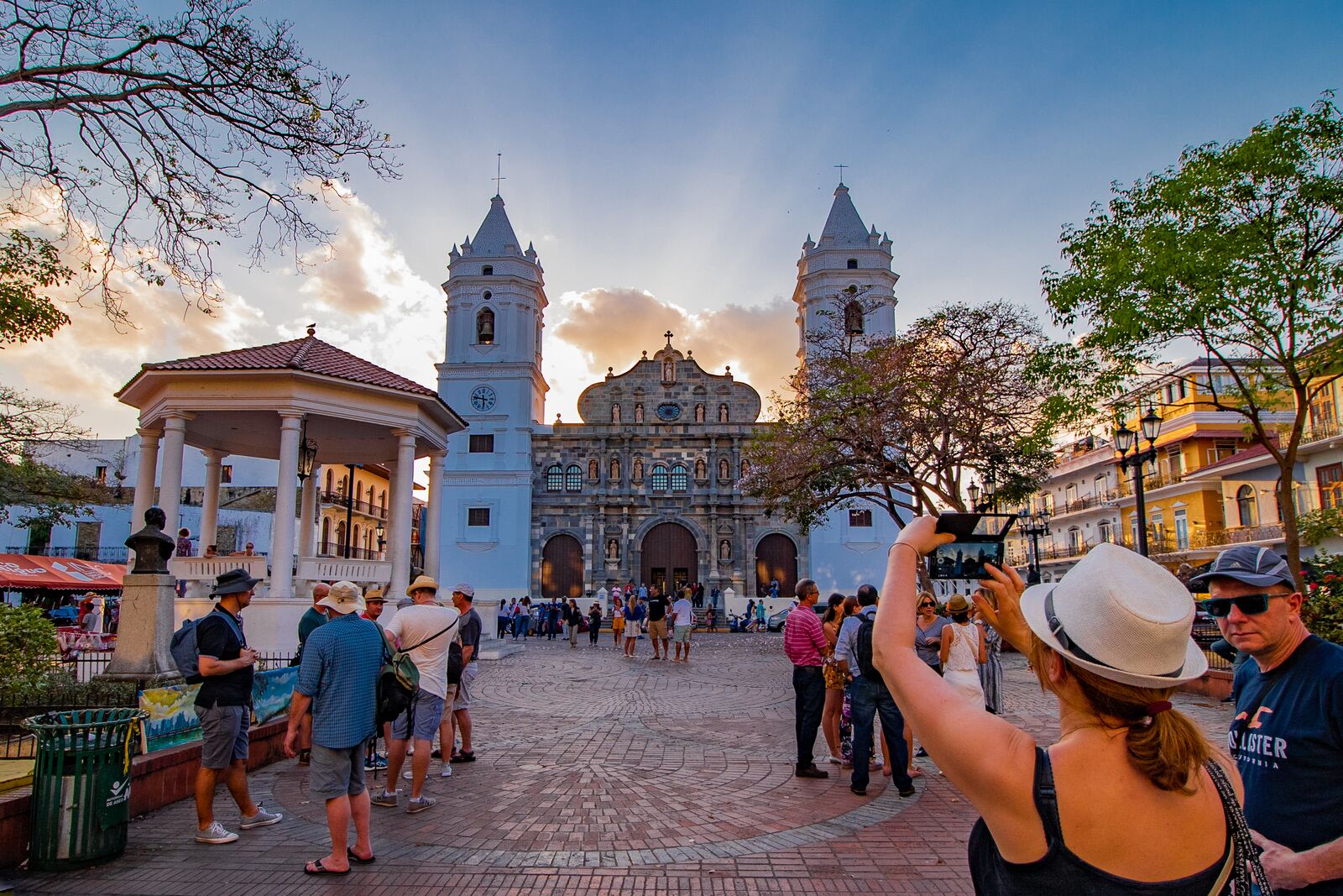 The cathedral and Plaza de la Independencia.
