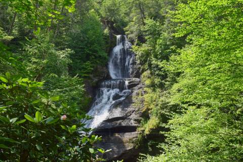 Explore the Dingmans Falls in the Delaware Water Gap National Recreation Area