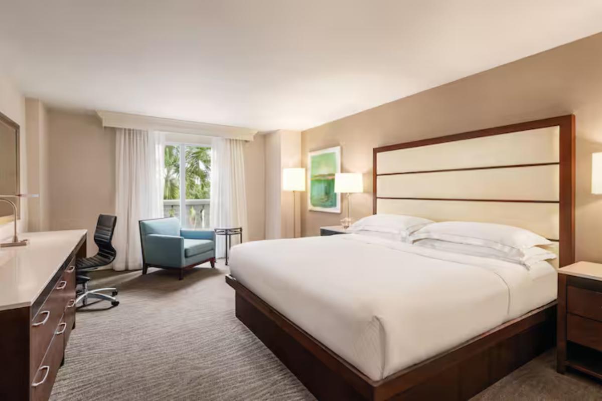 Hilton Naples in Naples | VISIT FLORIDA, image size:1200x800