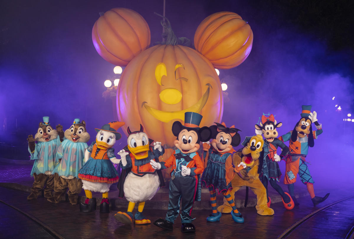 Disneyland Resort Fall with Halloween TimeandPlaza de la