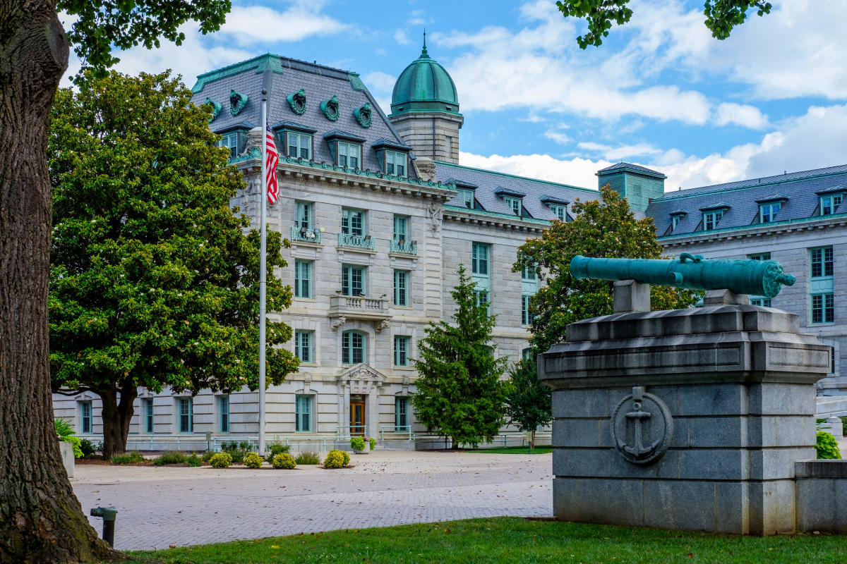 Near Naval Academy