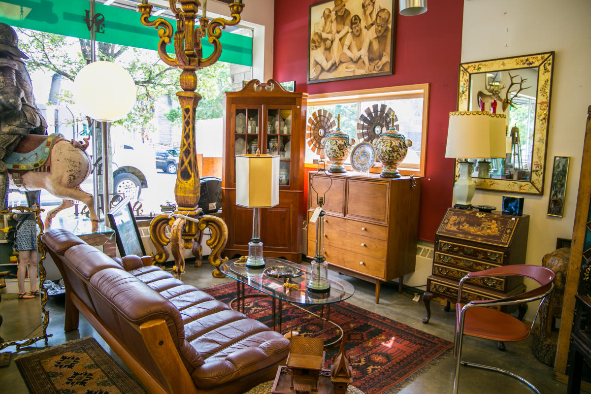 Vintage Shopping Guide in Bloomington, Indiana, image size:1200x800