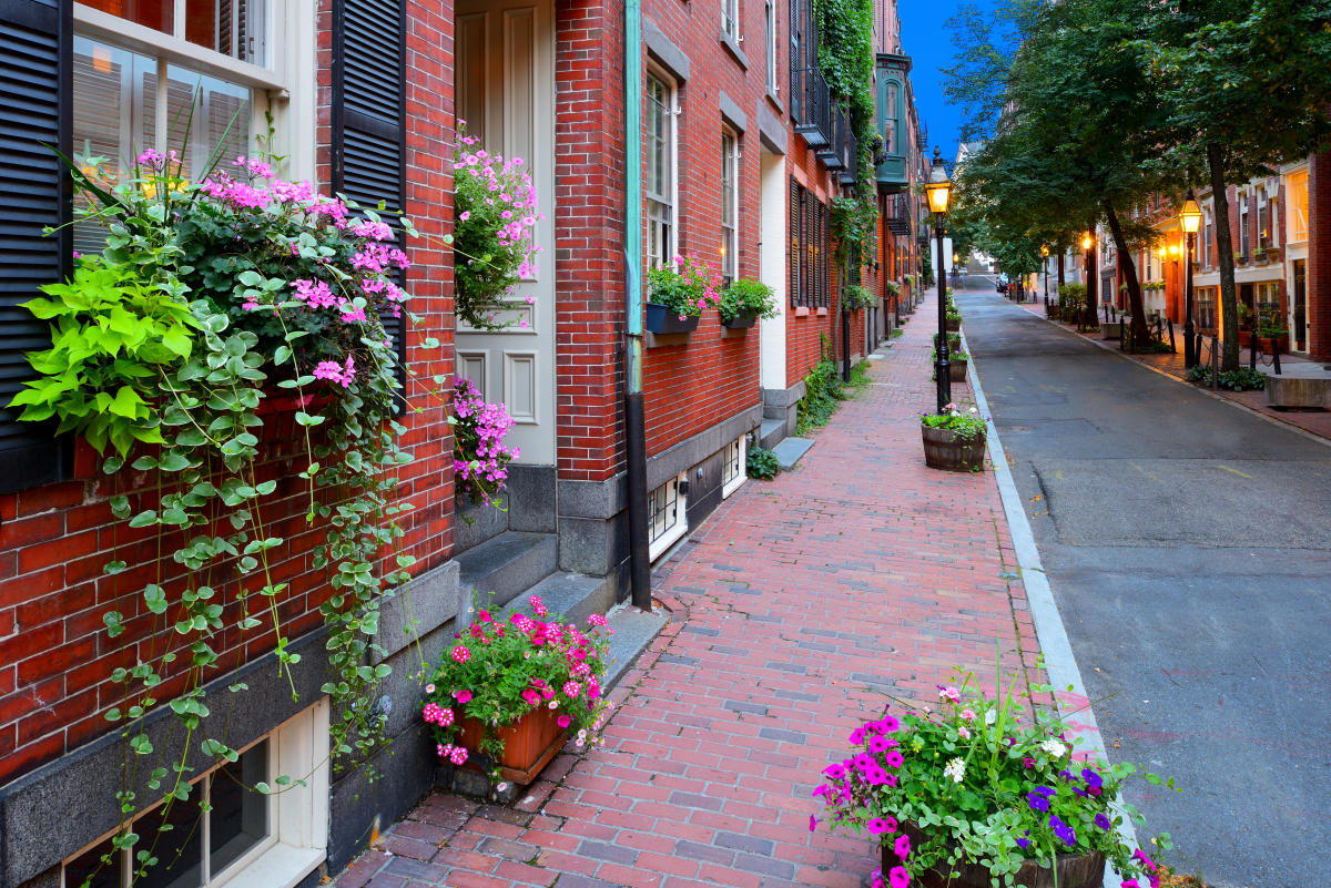 Beacon Hill, Hotels & Attractions