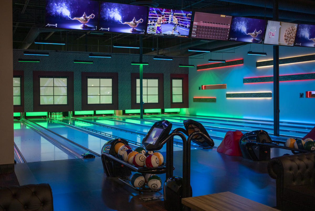 Chandler Spotlight 810 Billiards & Bowling