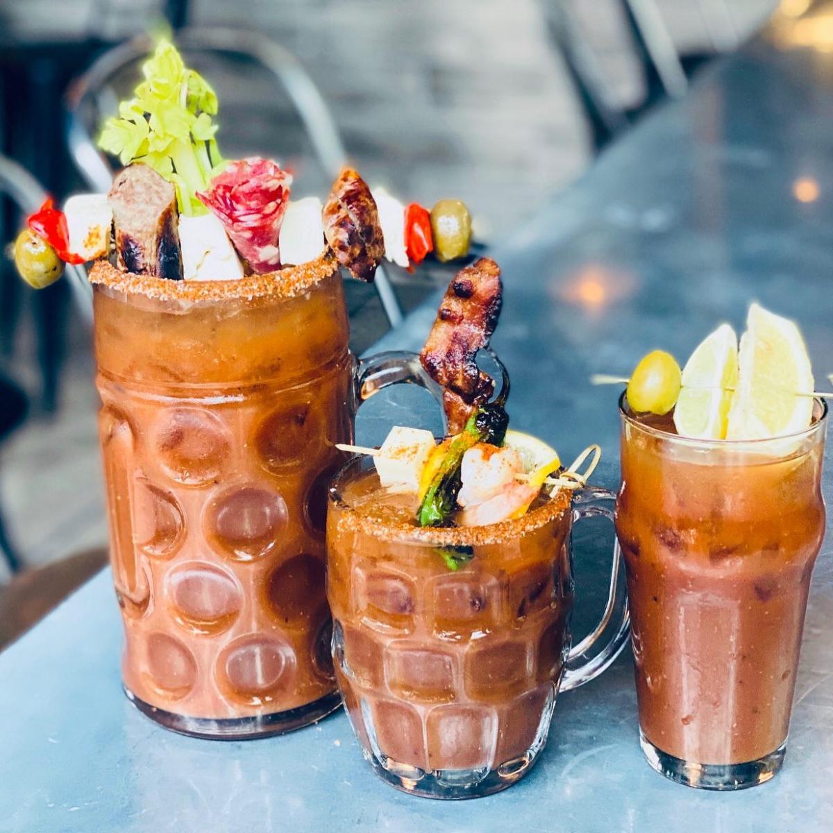 Pichet Mud Pie Circa Brunch 80 Oz Pour Bloody Mary – Blanc Céramique