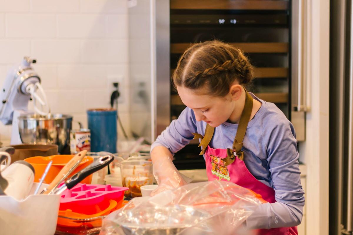 Cooking класс. The children are Cooking. Kids Cooking. Anne Marie School of Cooking ответы. Cooking School.