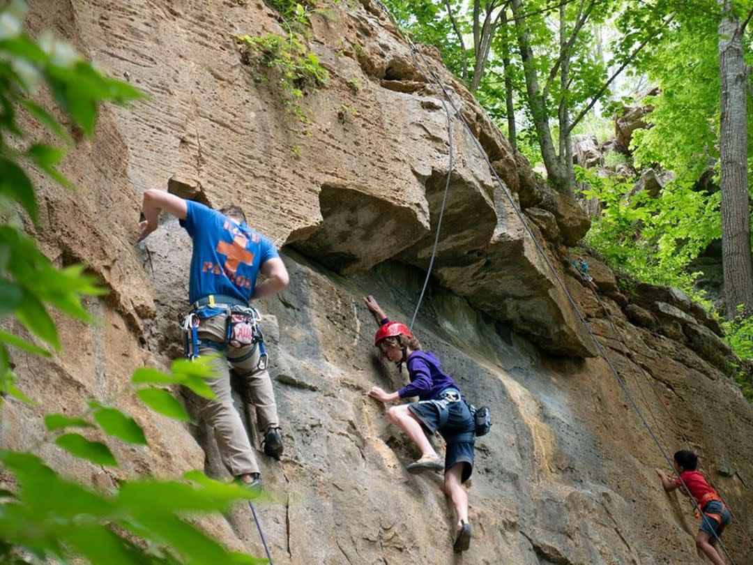 Rock Climbing at King's Bluff at the Cumberland River in Clarksville, TN