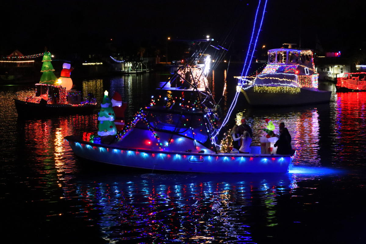 mystic holiday lighted boat parade