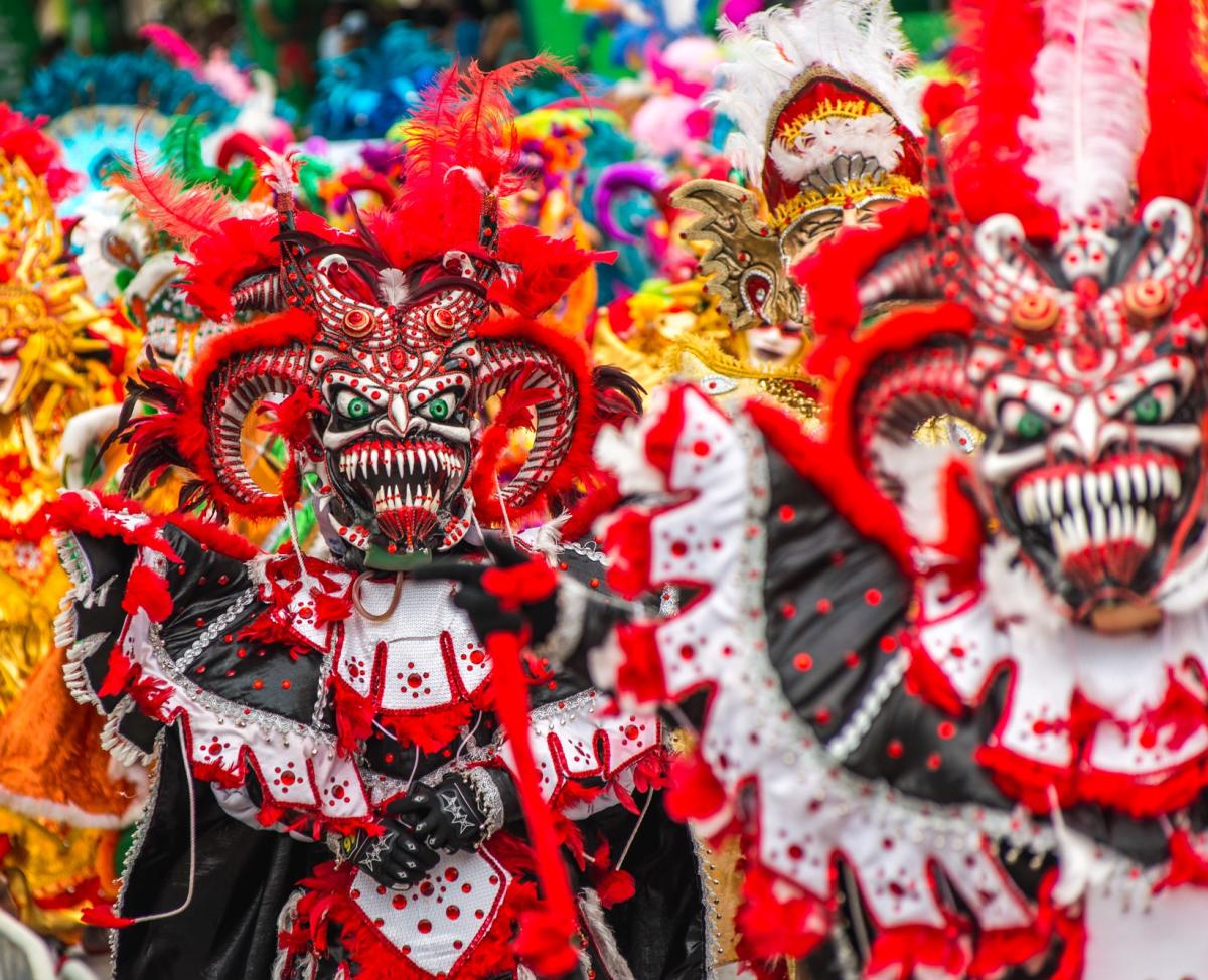 El Carnaval Dominicano: Un Parrrrty de Tradición Cultura y Alegría El Carnaval Dominicano: Un Parrrrty de Tradición Cultura y Alegría