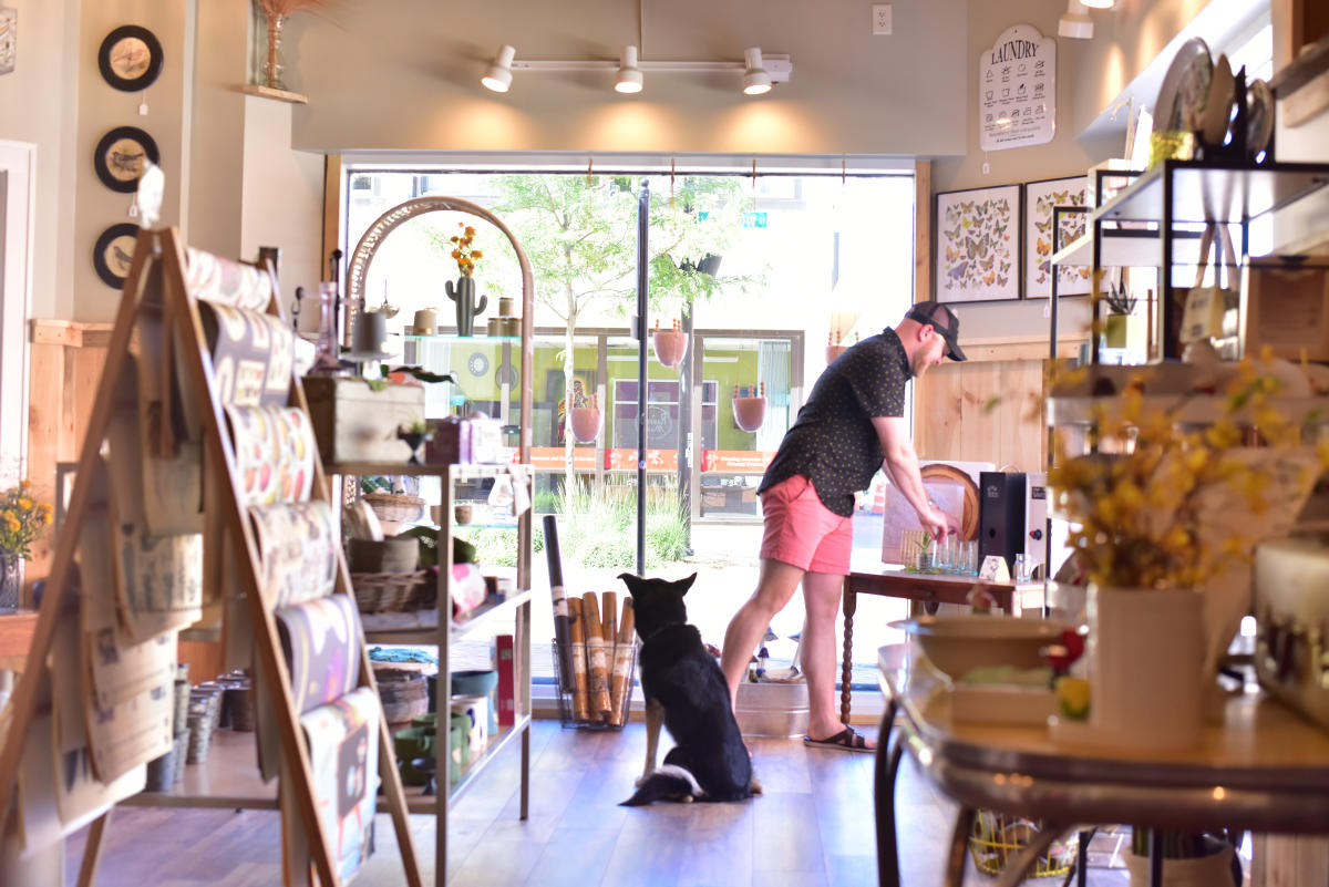 Eau Claire Shopping Stores, Malls, Specialty Shops & Boutiques