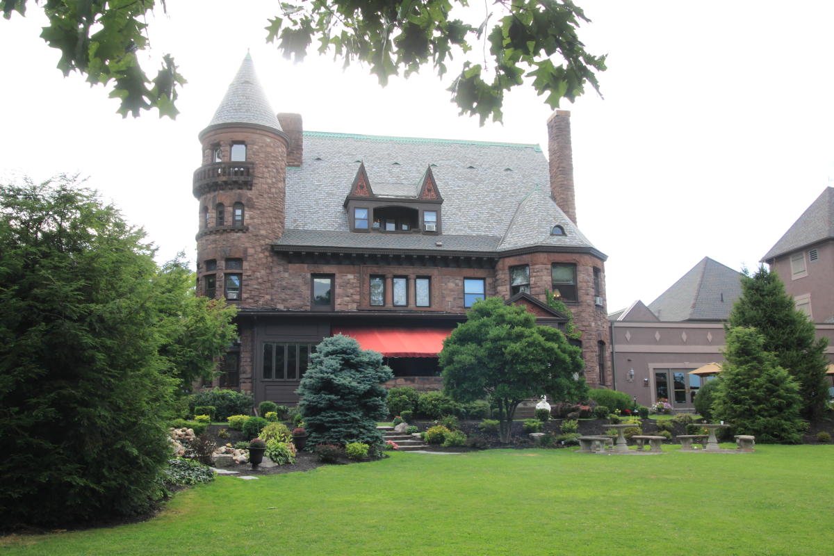 Belhurst Castle Luxury And History Combine In The Heart Of The Finger Lakes - s23cxg6