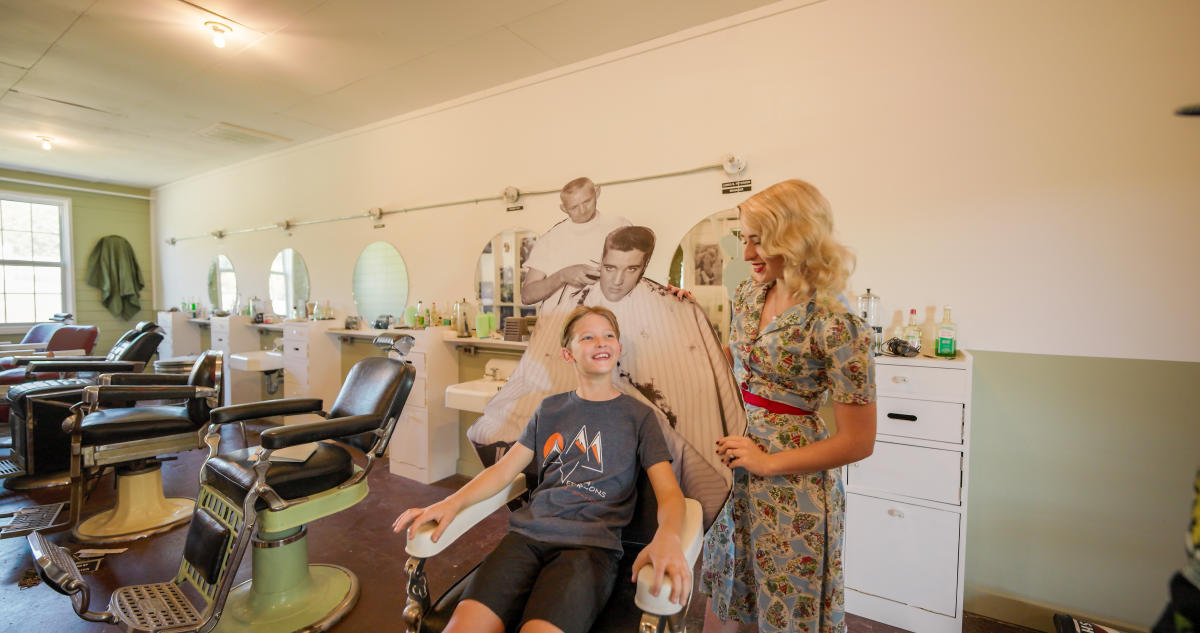テイ トウワ Haircut Museum Against The Coffee Chaffee Museum: Elvis's Haircut & Military History