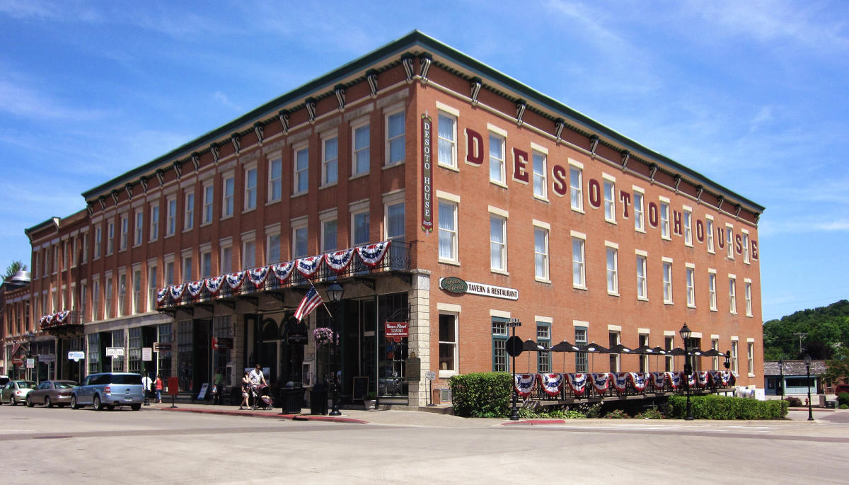 Illinois Bank & Trust Galena Il DeSoto House Hotel in Galena, IL | Galena Country