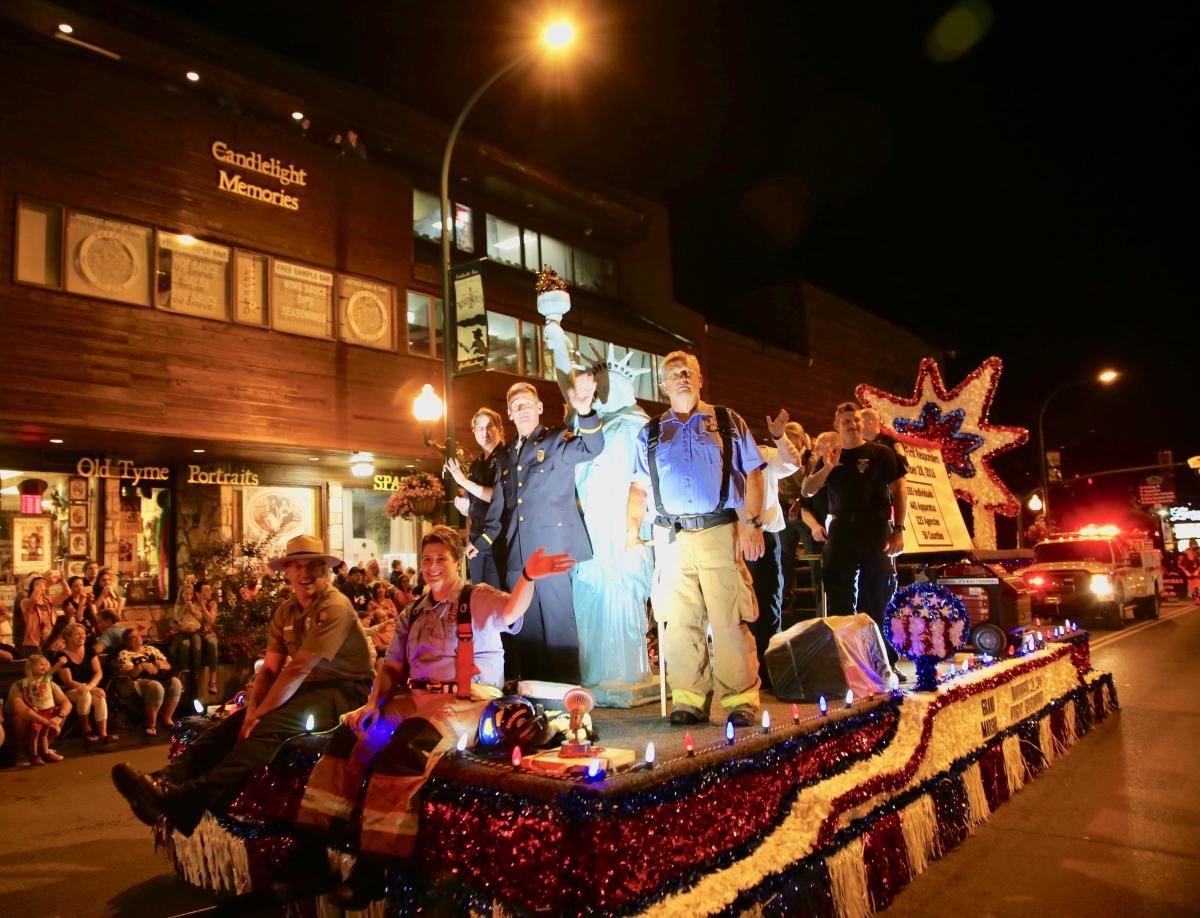 july parade 4th gatlinburg midnight