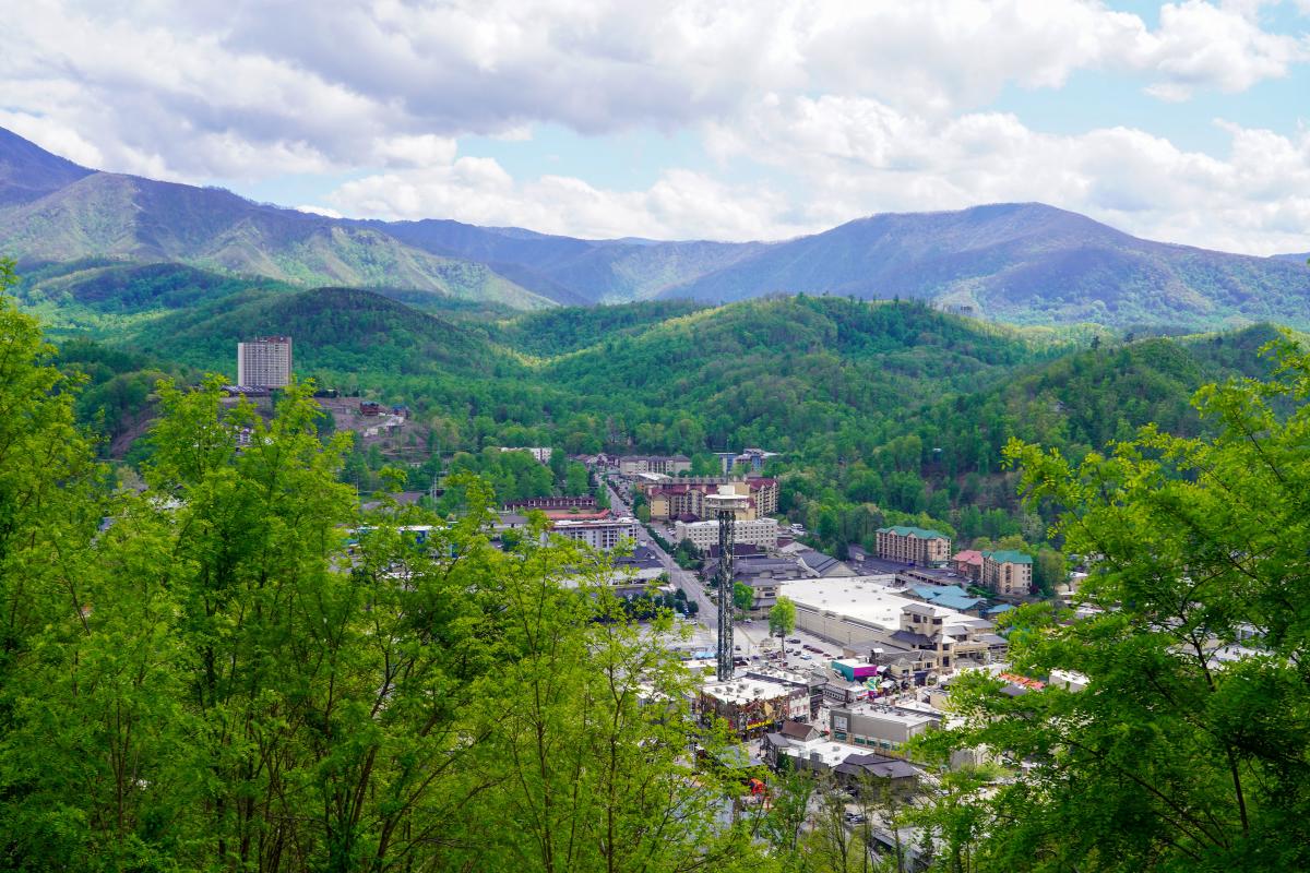 Weird and Amazing Scenes around Gatlinburg - Edgewater Hotel, image size:1200x800