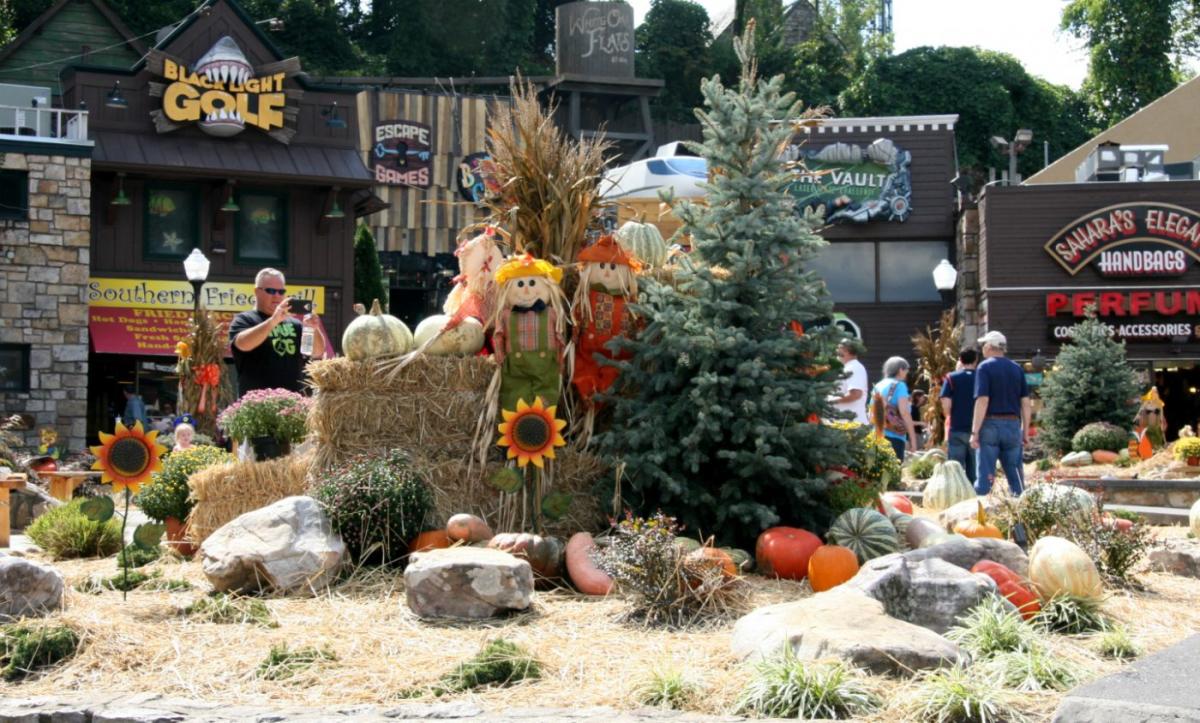 Gatlinburg Harvest Festival in Full Swing City Businesses Dress Up for