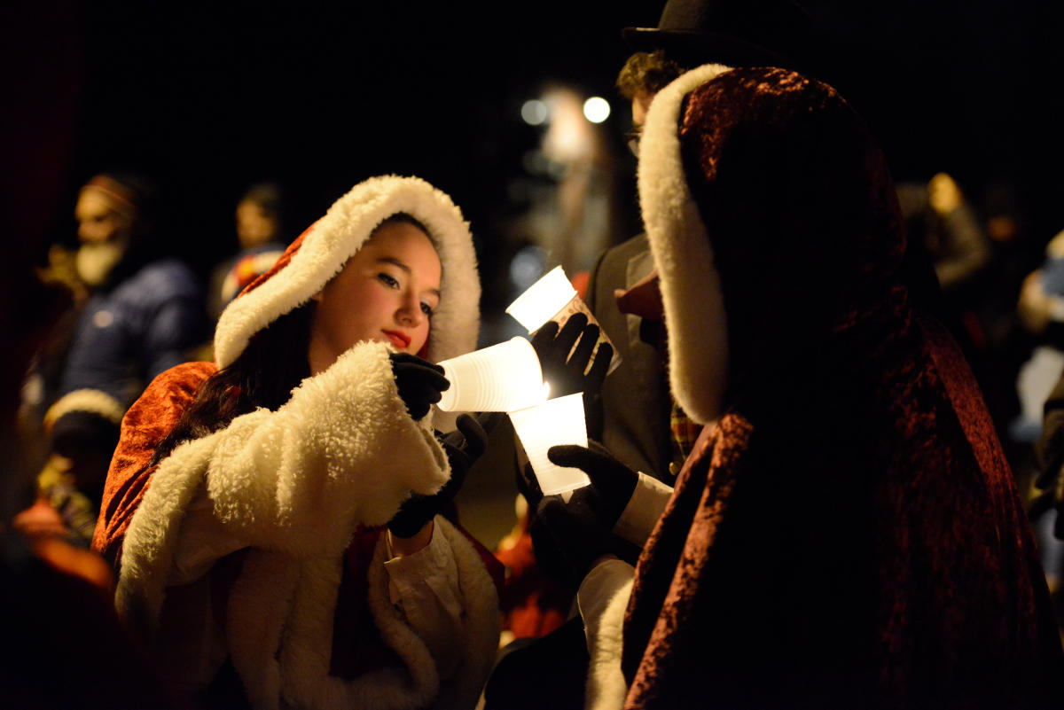 Olde Golden Candlelight Walk Cocoa, Hot Cider & Caroling