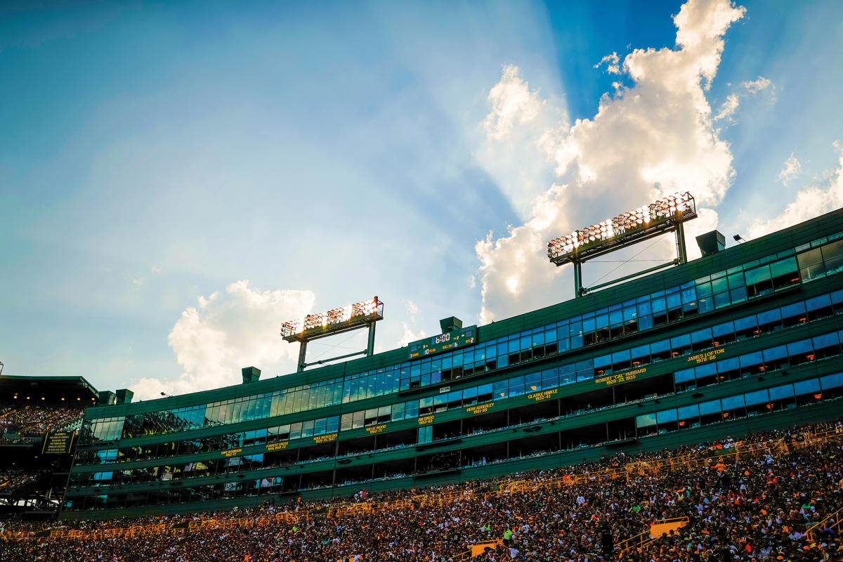 Lambeau Field Home of the Green Bay Packers Editorial Photo  Image of  ball frozen 14864626