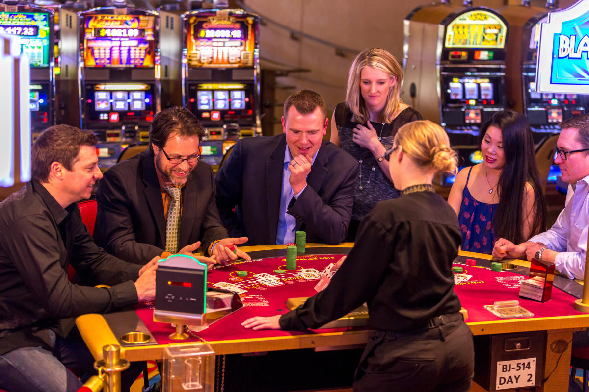hollywood casino table games