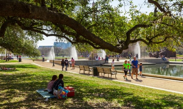 Picnics in Houston | City Parks & Outdoor Green Spaces