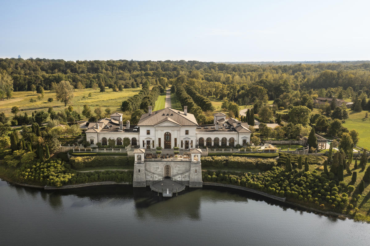 RH showroom takes over prestigious Indianapolis property