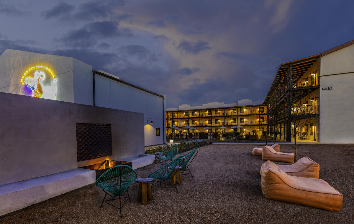 Hotels in Irving TX The Texican Court