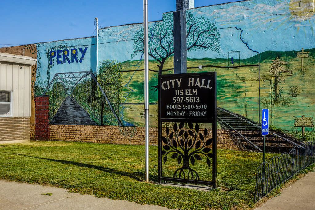 Visit Perry Kansas Tourism