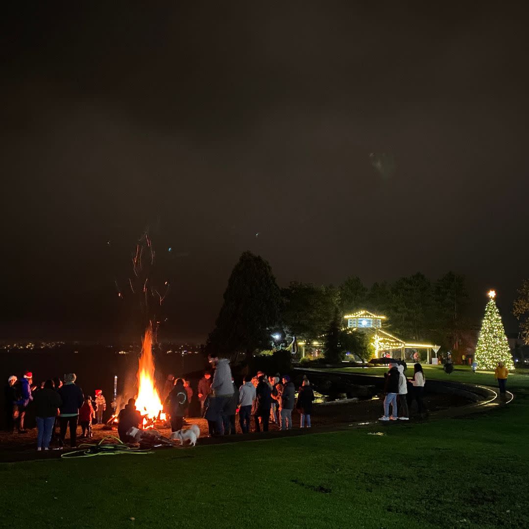 Holiday Season in Kirkland Shopping in LocallyOwned Stores