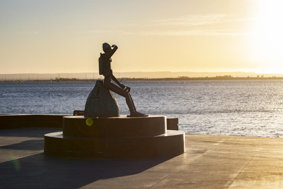 El Malecón de La Paz: Un Paseo Escultural por los Misterios del Mar., image size:1200x800