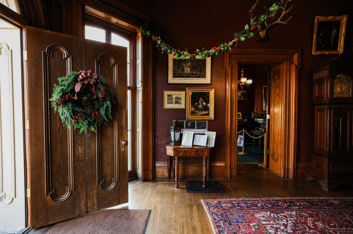 The Holiday Guide to Lexington