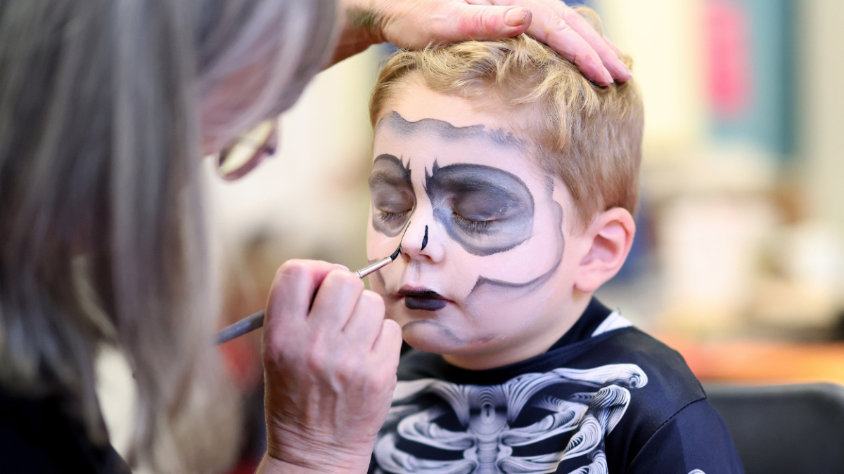 Image accompanying source report: Walker's October Lineup Pairs Sketching Sessions with Spanish Storytime