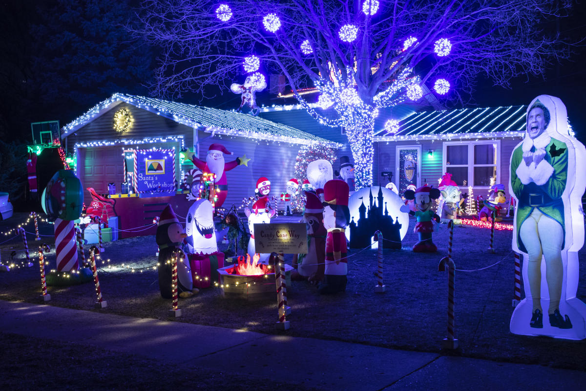 Light UP McHenry County Holiday Lights Contest