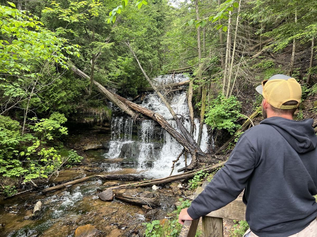 Weekend Guide to Downtown Munising & Nearby Waterfalls