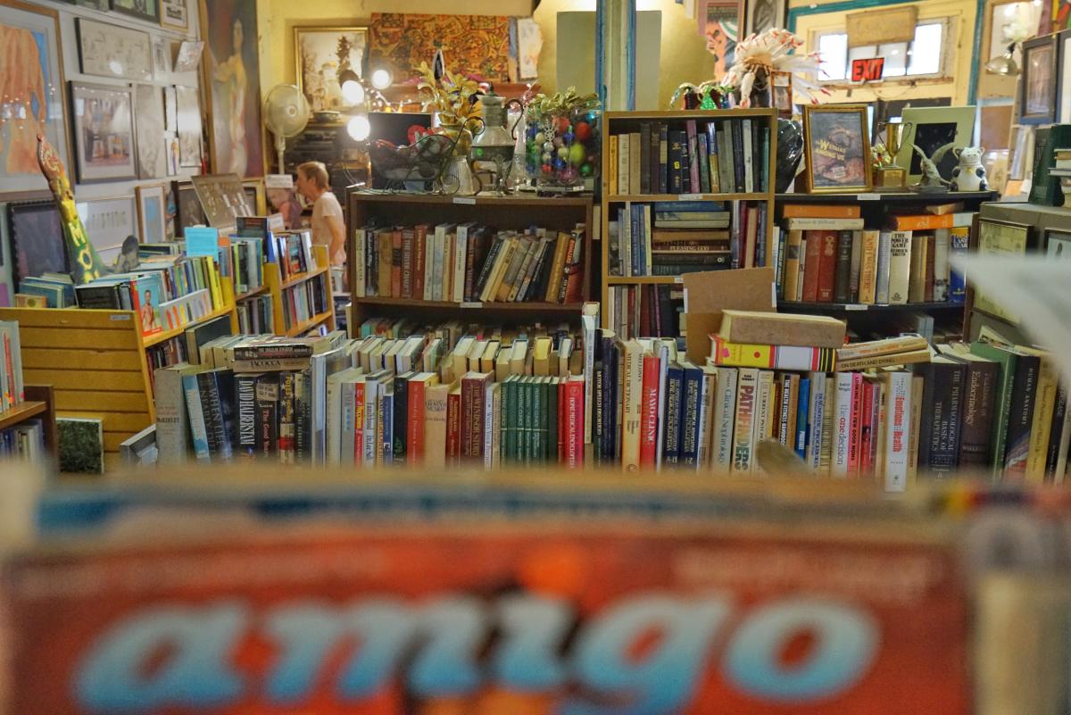 Bookstores in New Orleans on a literary route through the French Quarter and Uptown
