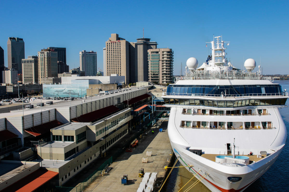 carnival cruise parking new orleans