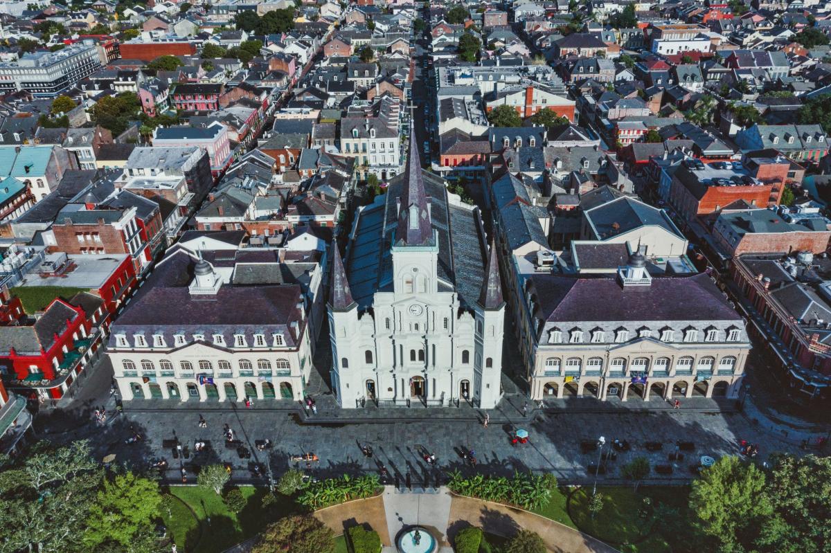 New Orleans for First Time Visitors: WWII Museum, Beignets, & More