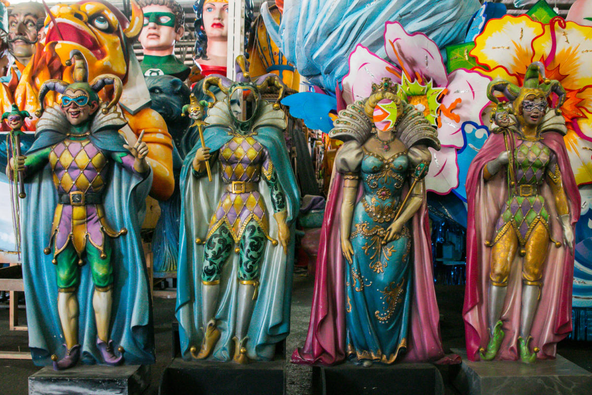 restaurants near mardi gras world