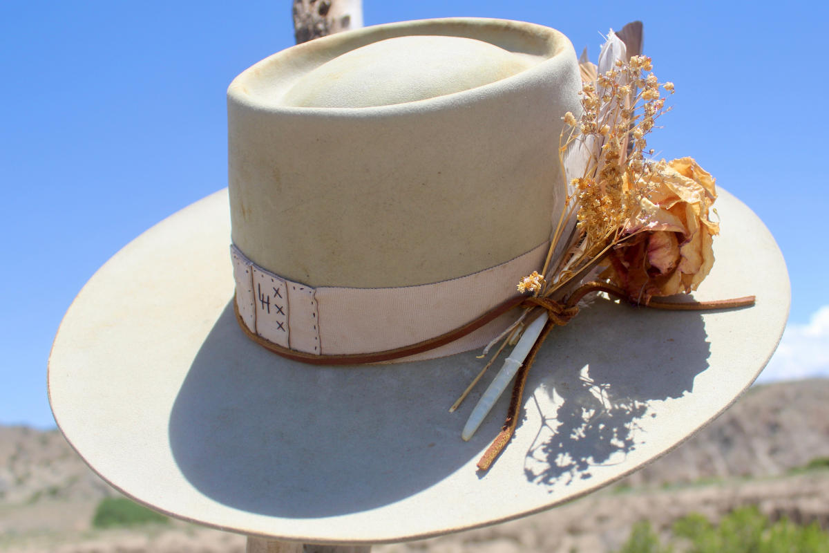 Charlie Hat. Only worn once, so cute. Originally bought for $160. Charlie 1 Horse White Sands Flat Brim Hat – McKinney Hat Company main image 4