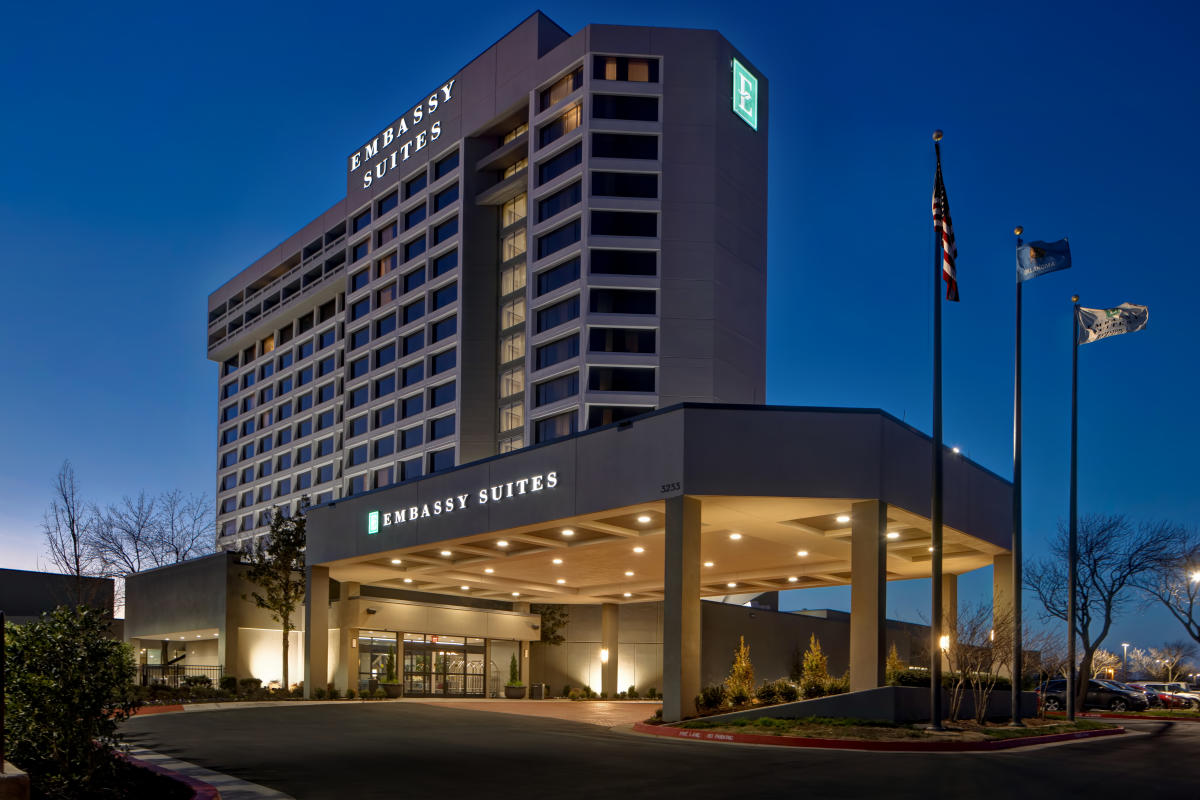 Hold your meeting at Embassy Suites NW