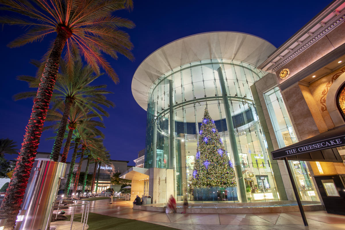 Orlando Holiday Shopping Tips to Stuff Your Sleigh