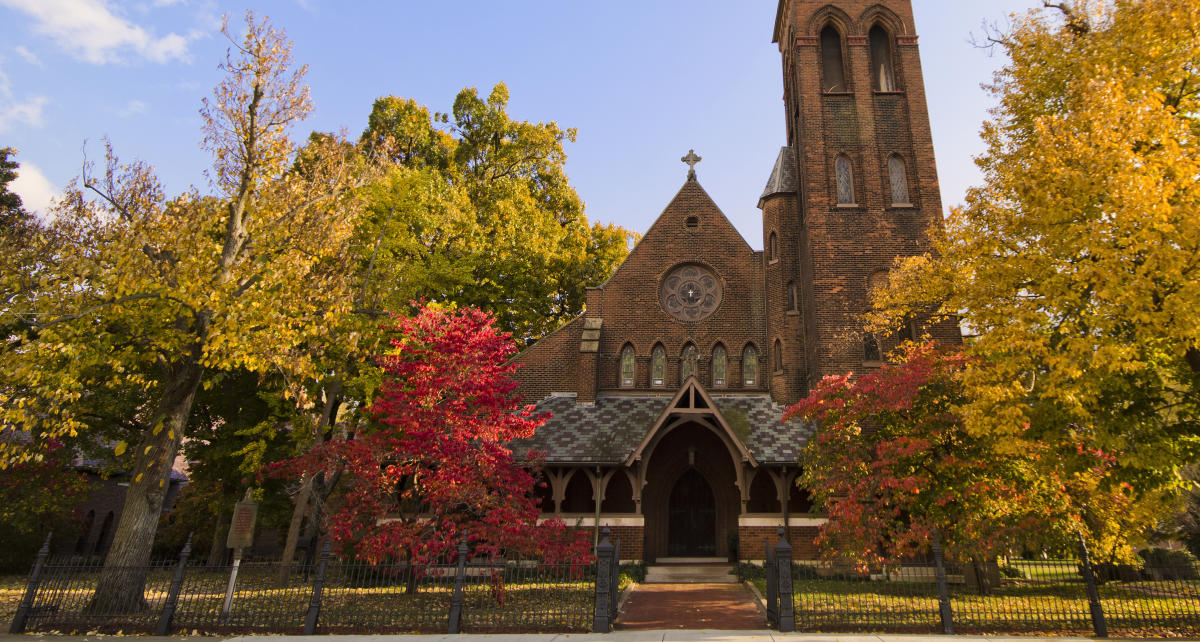 Take a LeafPeeping Tree Tour and Fall for Paducah Like a Local