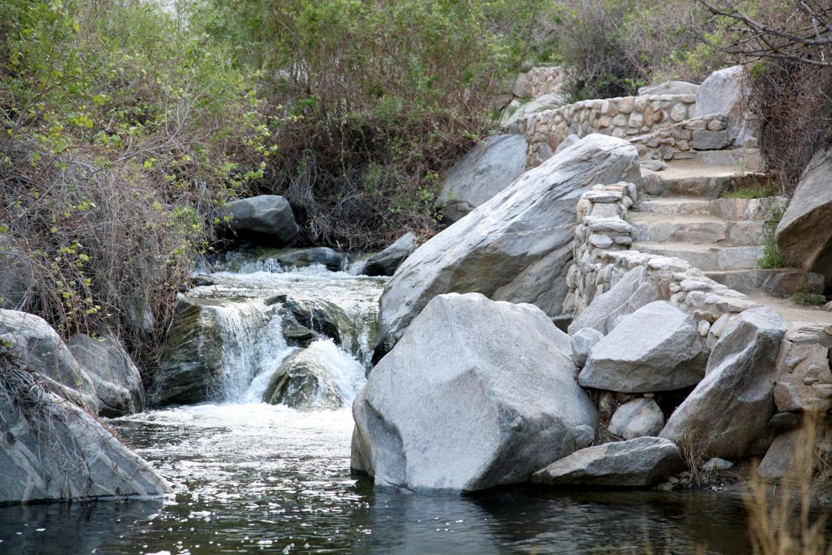 Explore Tahquitz Canyon in Palm Springs, image size:1200x800