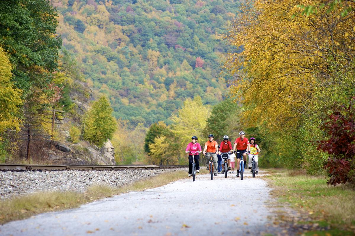 Why The Poconos Is Perfect For Families To Visit In The Fall