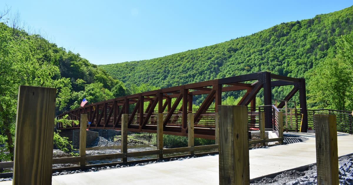Outdoor Adventure on the D L Trail in the Pocono Mountains
