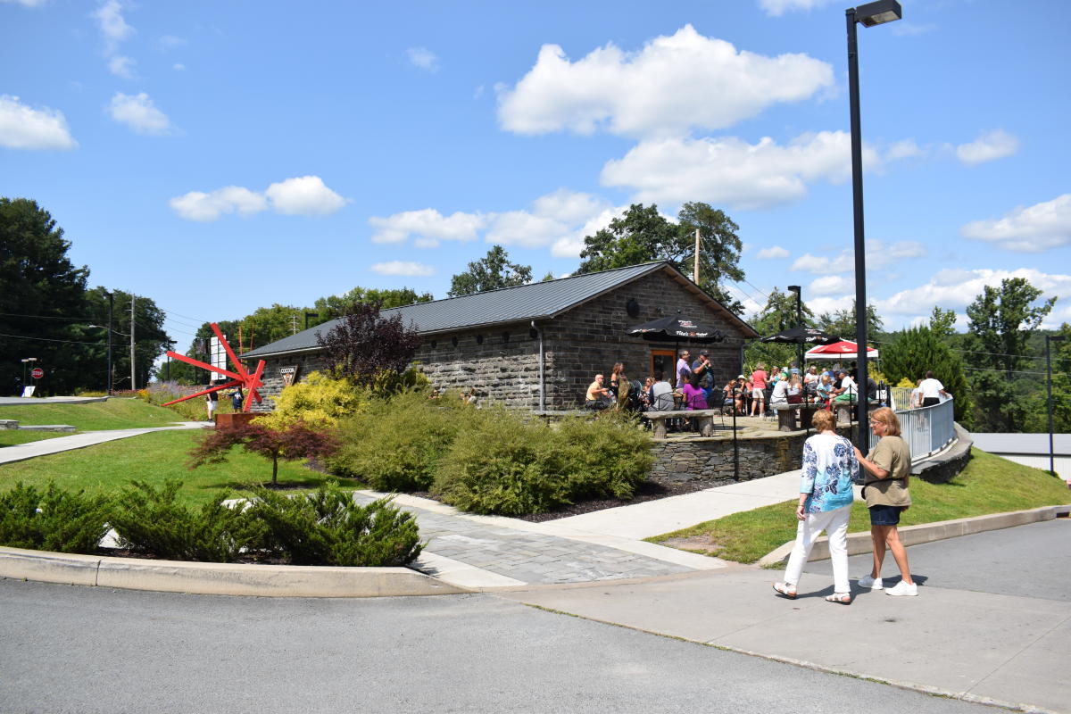Poconos Outdoor Dining Find Restaurants With Outside Spaces