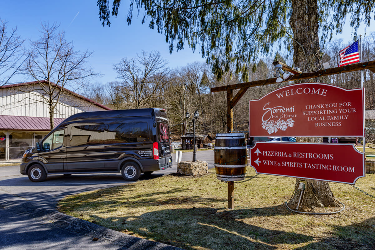Sip & Play Custom Bus Tours | Pocono Mountains