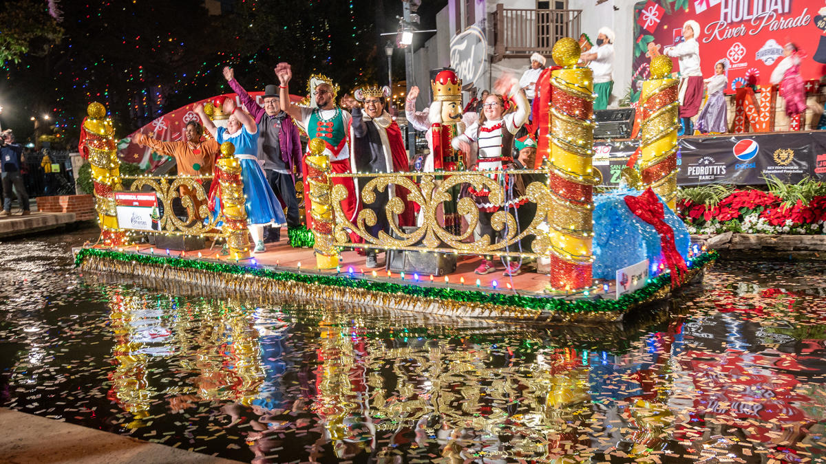 Here is How to Have the Best Time at the Ford Holiday River Parade