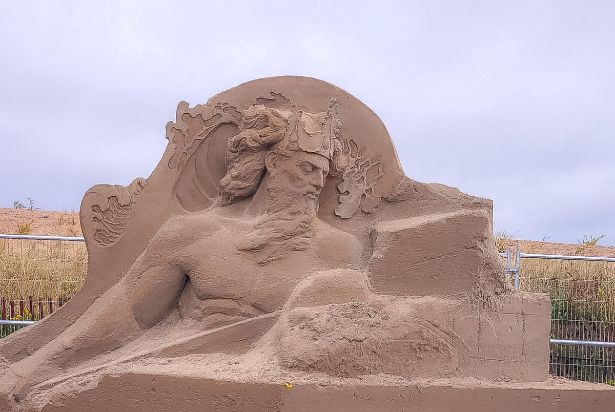 features Atlantis RIsing International Sand Sculpture